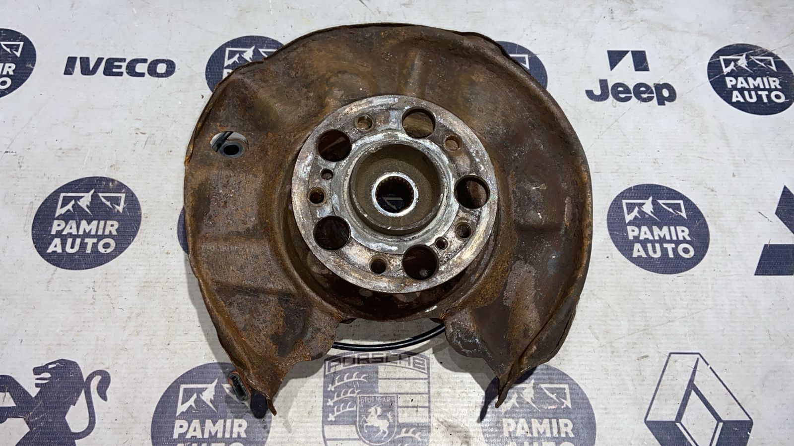 Кулак поворотный задний левый Mercedes C/W203 2000-2008