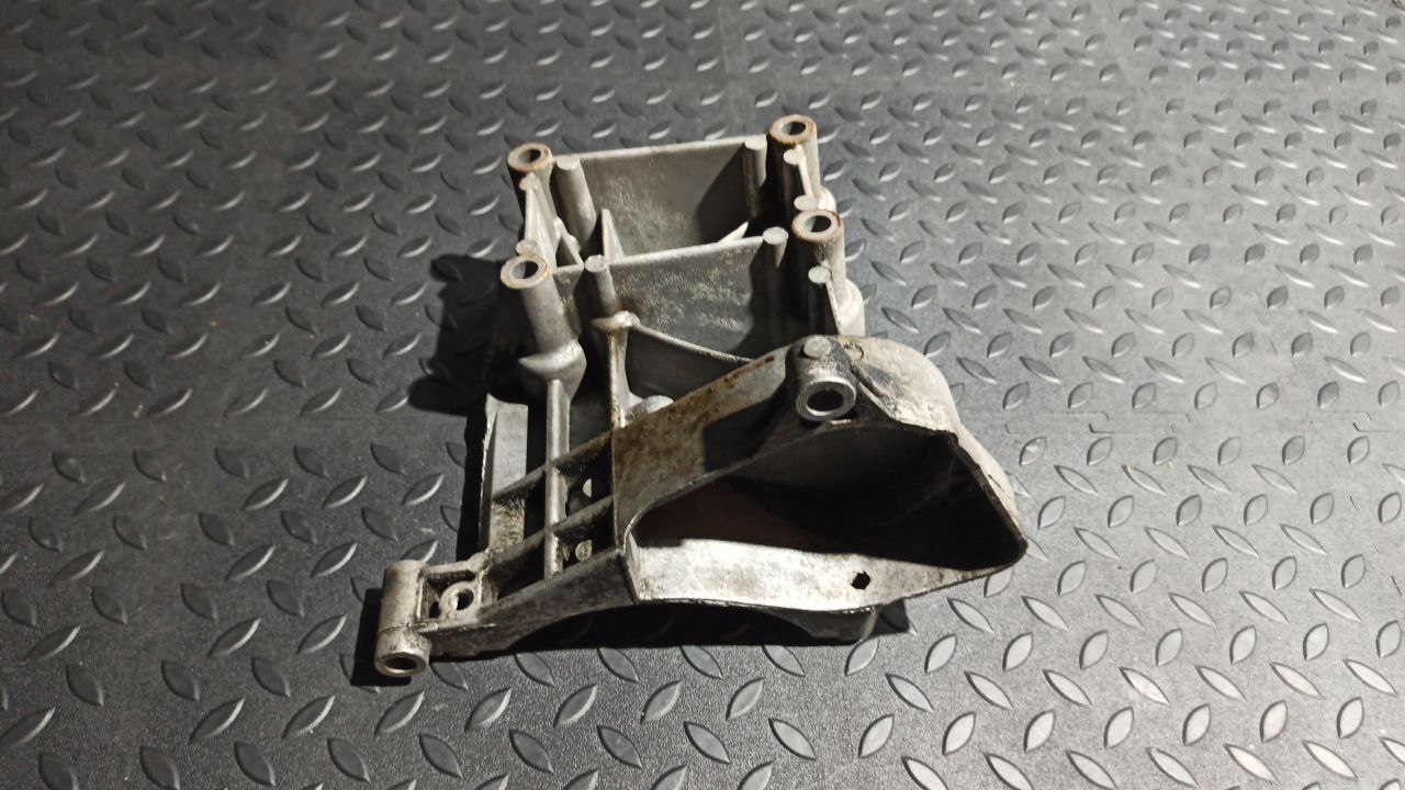 Кронштейн компрессора кондиционера BMW 3/E46 1998-2007