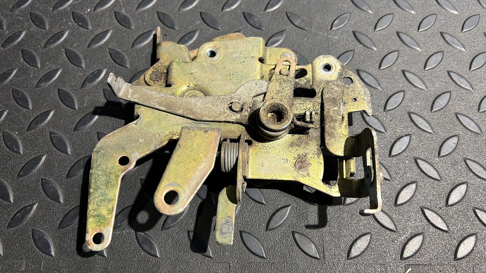 Замок двери сдвижной левый Mercedes Sprinter/W901-W909 1995-н.в.