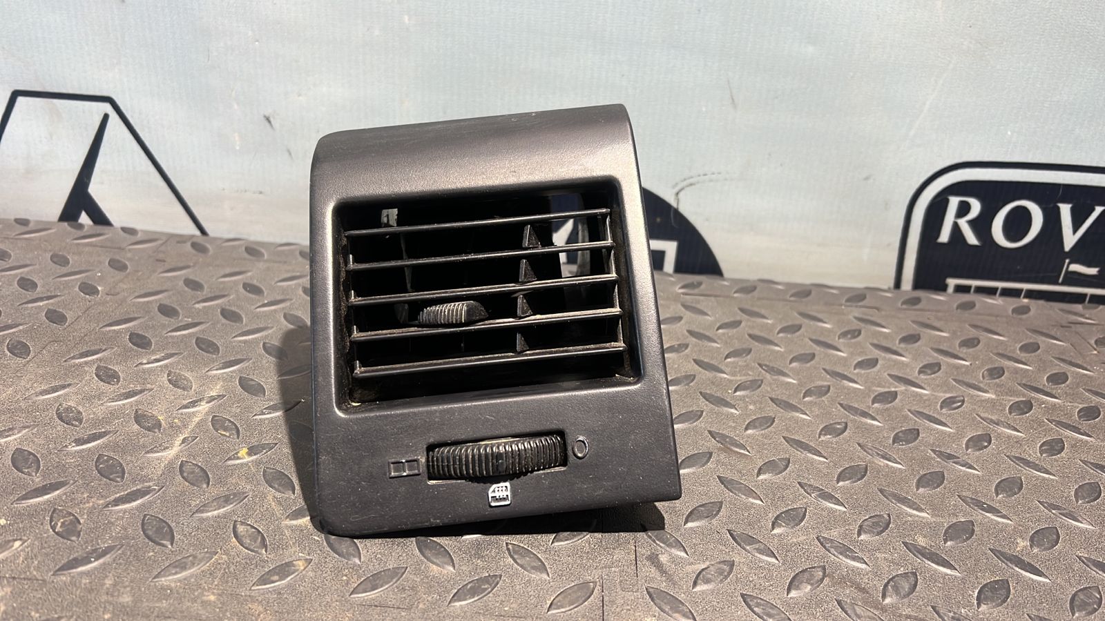 Дефлектор воздушный левый Mercedes Vito/W638 1996-2003