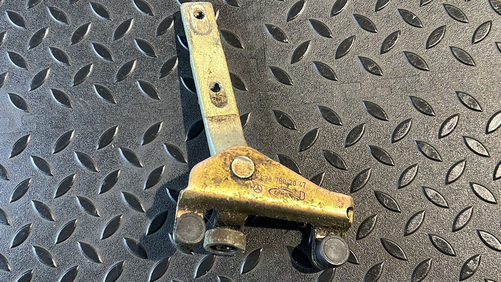 Ролик двери сдвижной правый нижний Mercedes Vito/W638 1996-2003