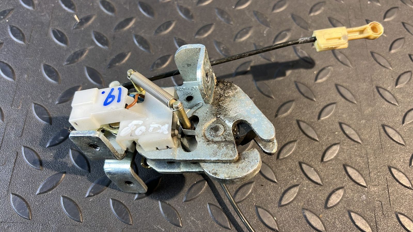 Замок двери багажника Mercedes Vito/W638 1996-2003