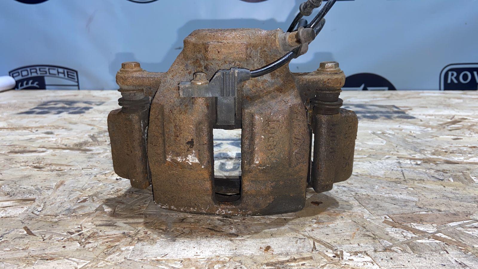 Суппорт передний правый Mercedes C/W203 2000-2008