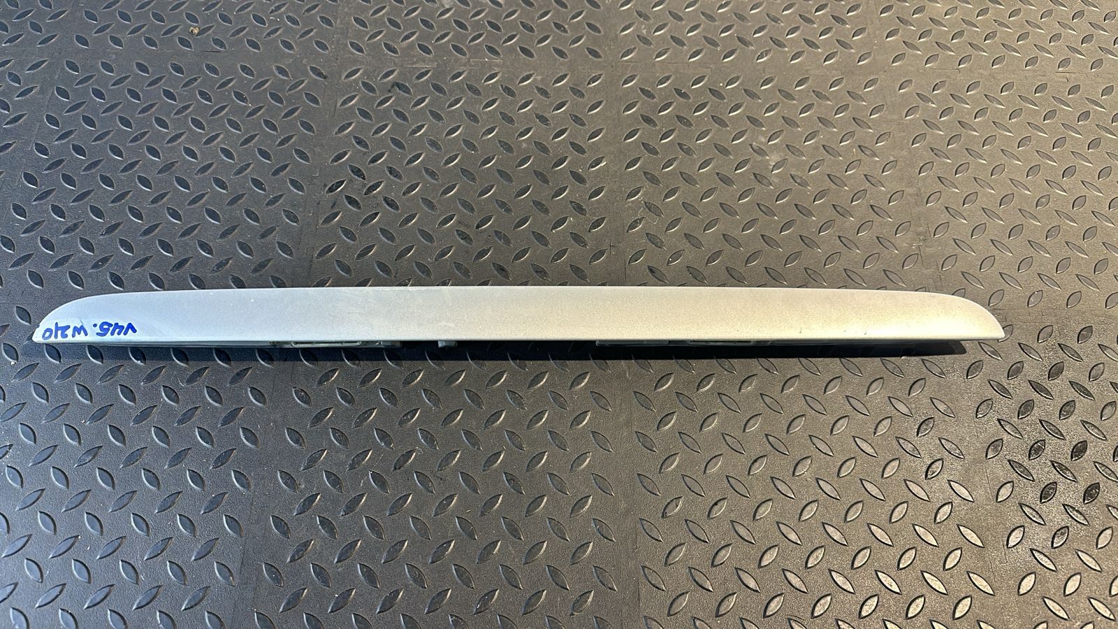 Накладка двери багажника Mercedes E/W210 1995-2003