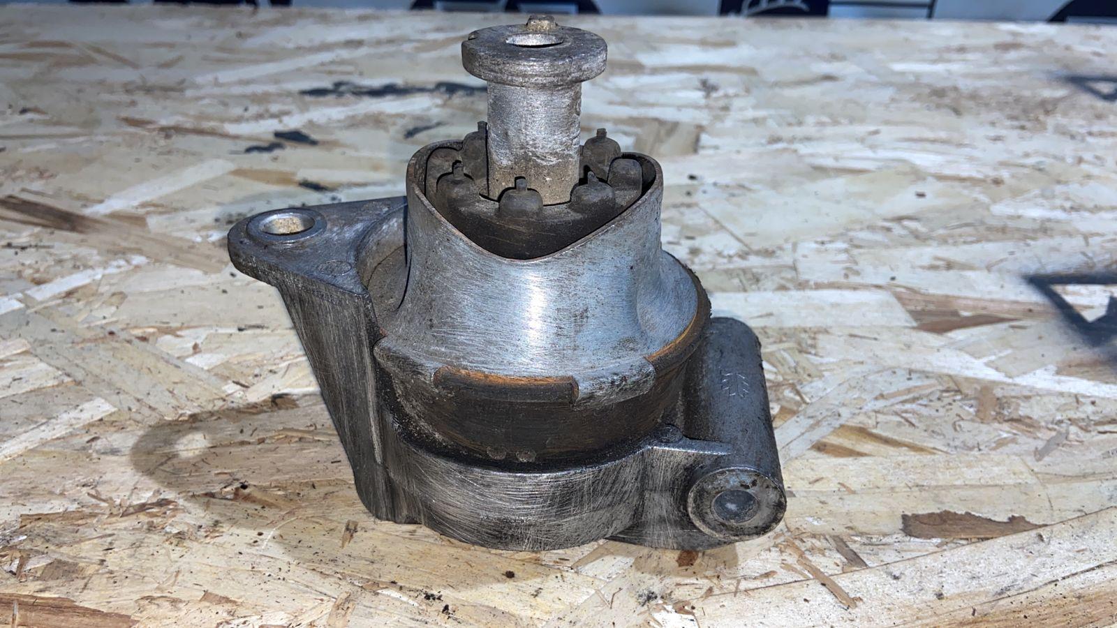 Опора двигателя Opel Zafira/B 2005-2014