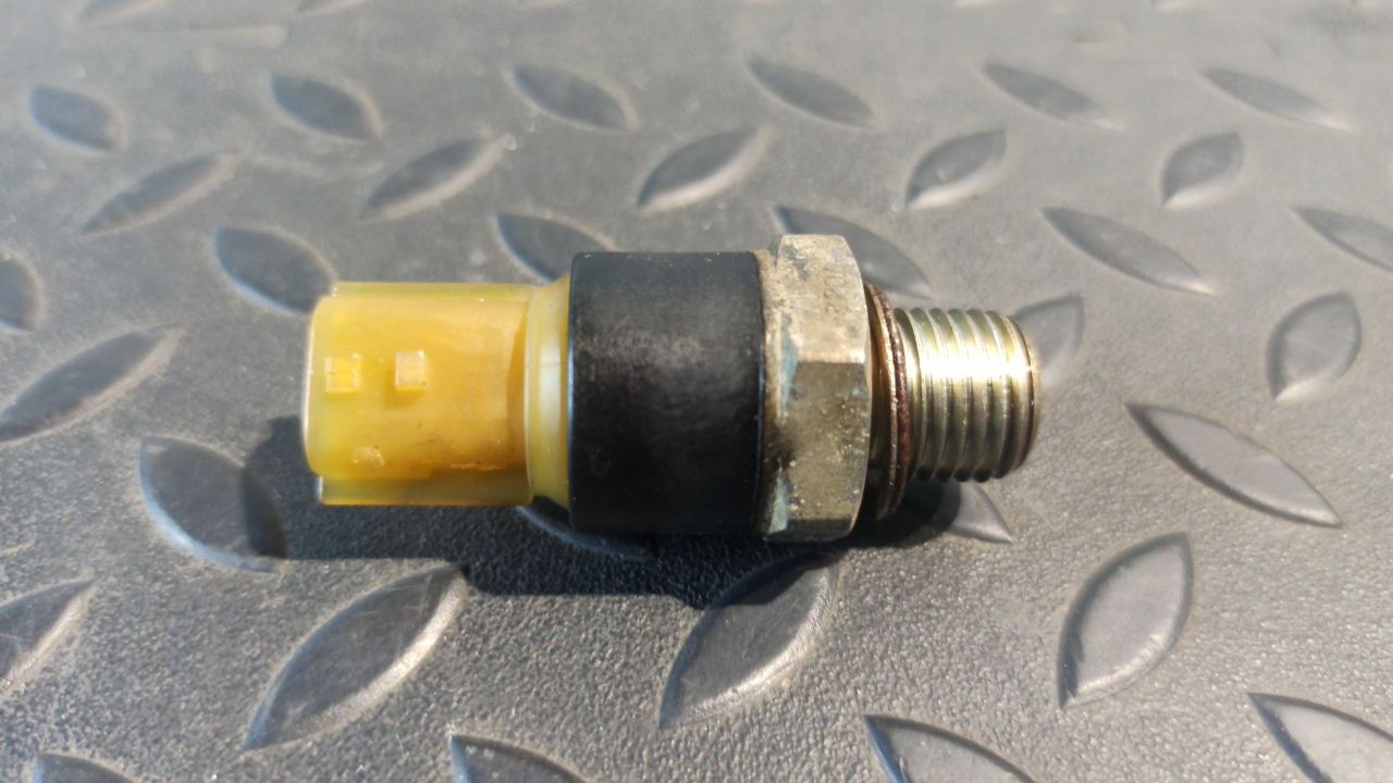Датчик давления масла Renault Megane/2 2002-2009