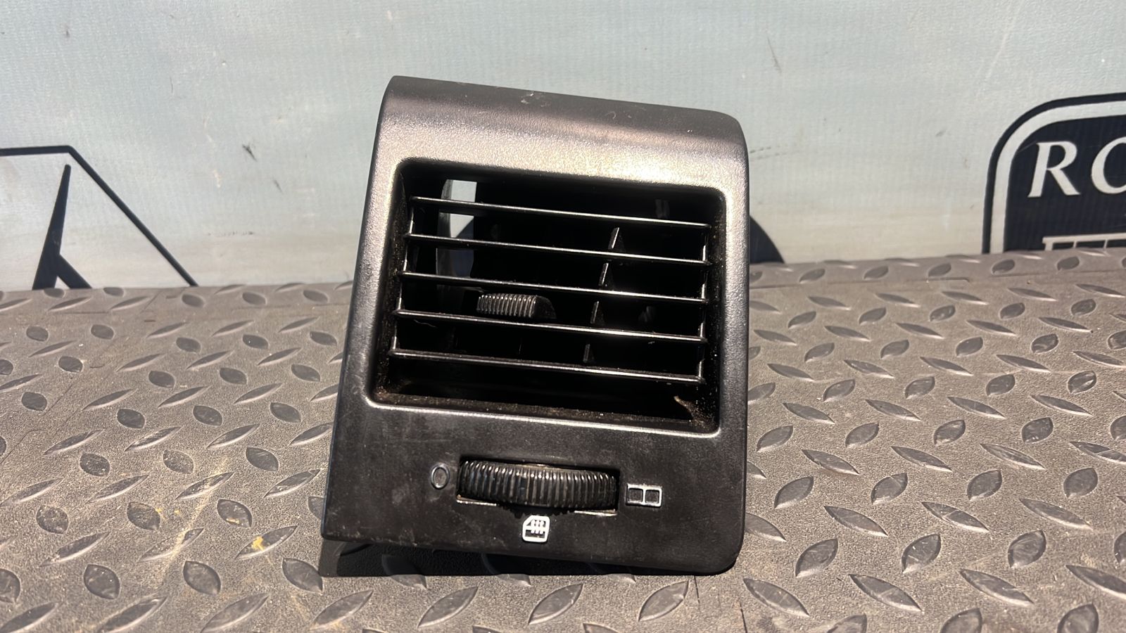 Дефлектор воздушный правый Mercedes Vito/W638 1996-2003