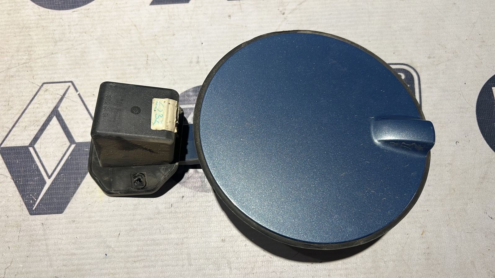 Лючок бензобака Opel Zafira/B 2005-2014