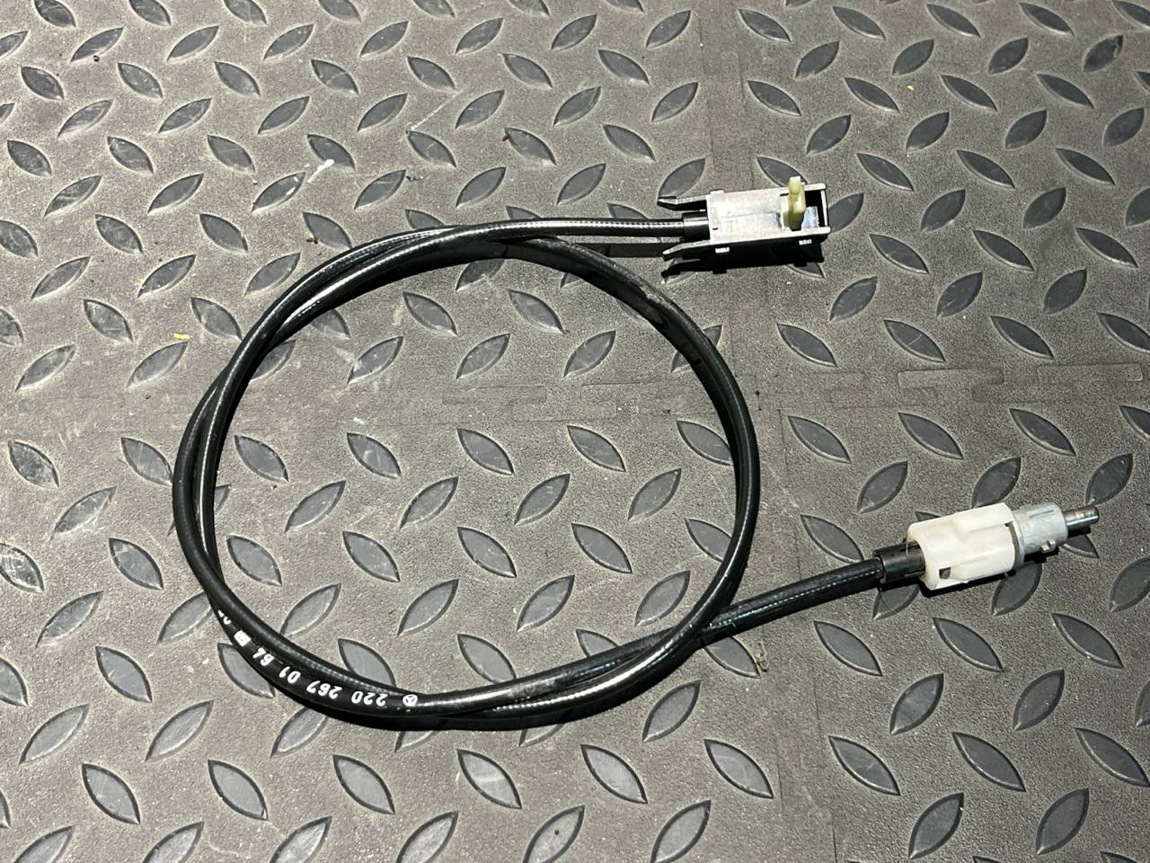 Трос замка зажигания Mercedes E/W211 2002-2009