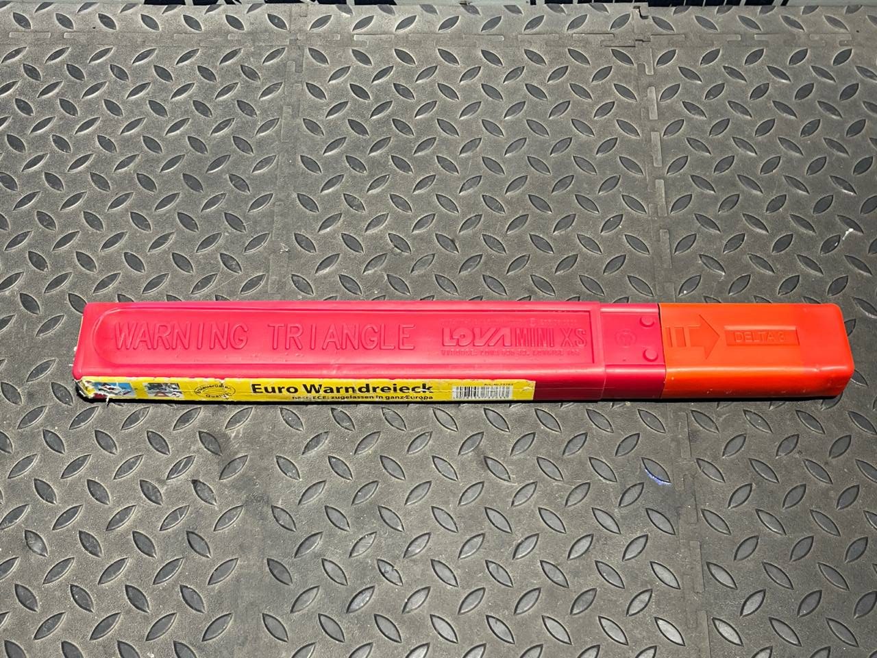 Знак аварийной остановки Opel Astra/H 2004-2014