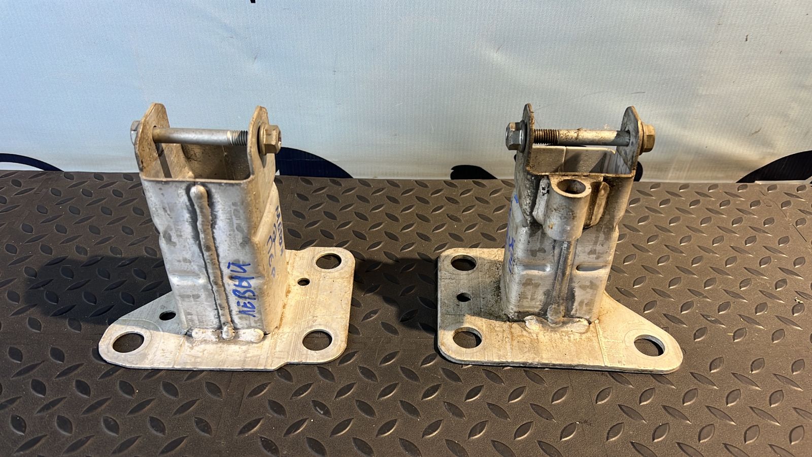 Кронштейн усилителя бампера передний Renault Megane/2 2002-2009