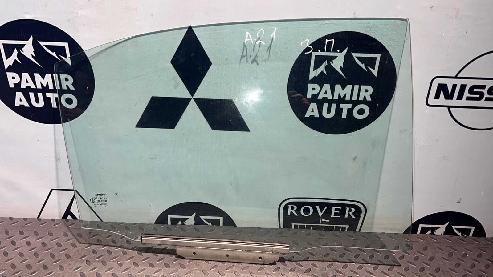 Стекло двери заднее правое Toyota Avensis/2 2003-2009