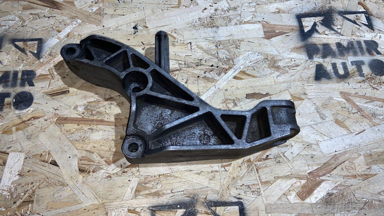 Кронштейн двигателя Opel Zafira/B 2005-2014