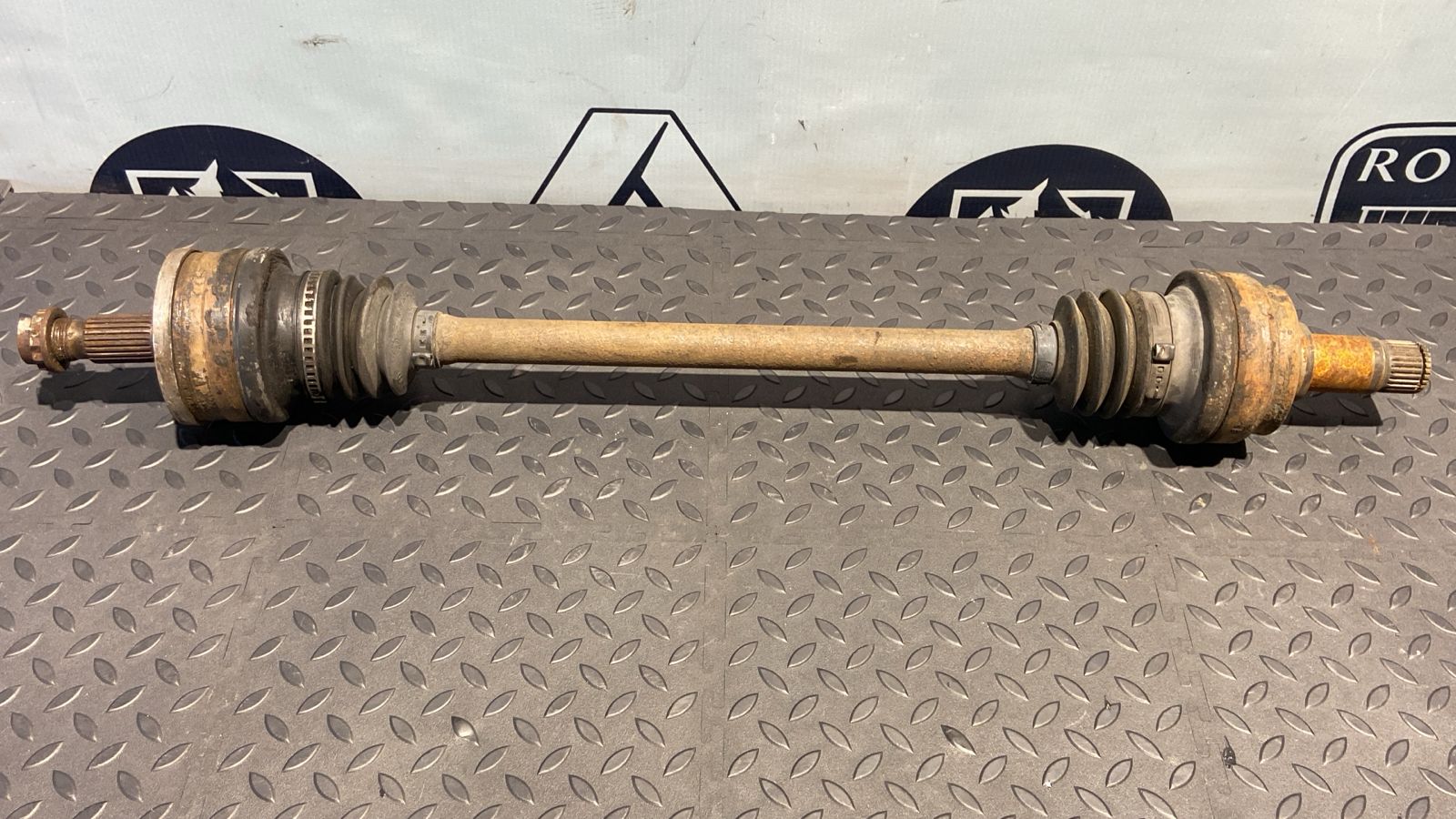 Полуось задняя левая Mercedes C/W203 2000-2008