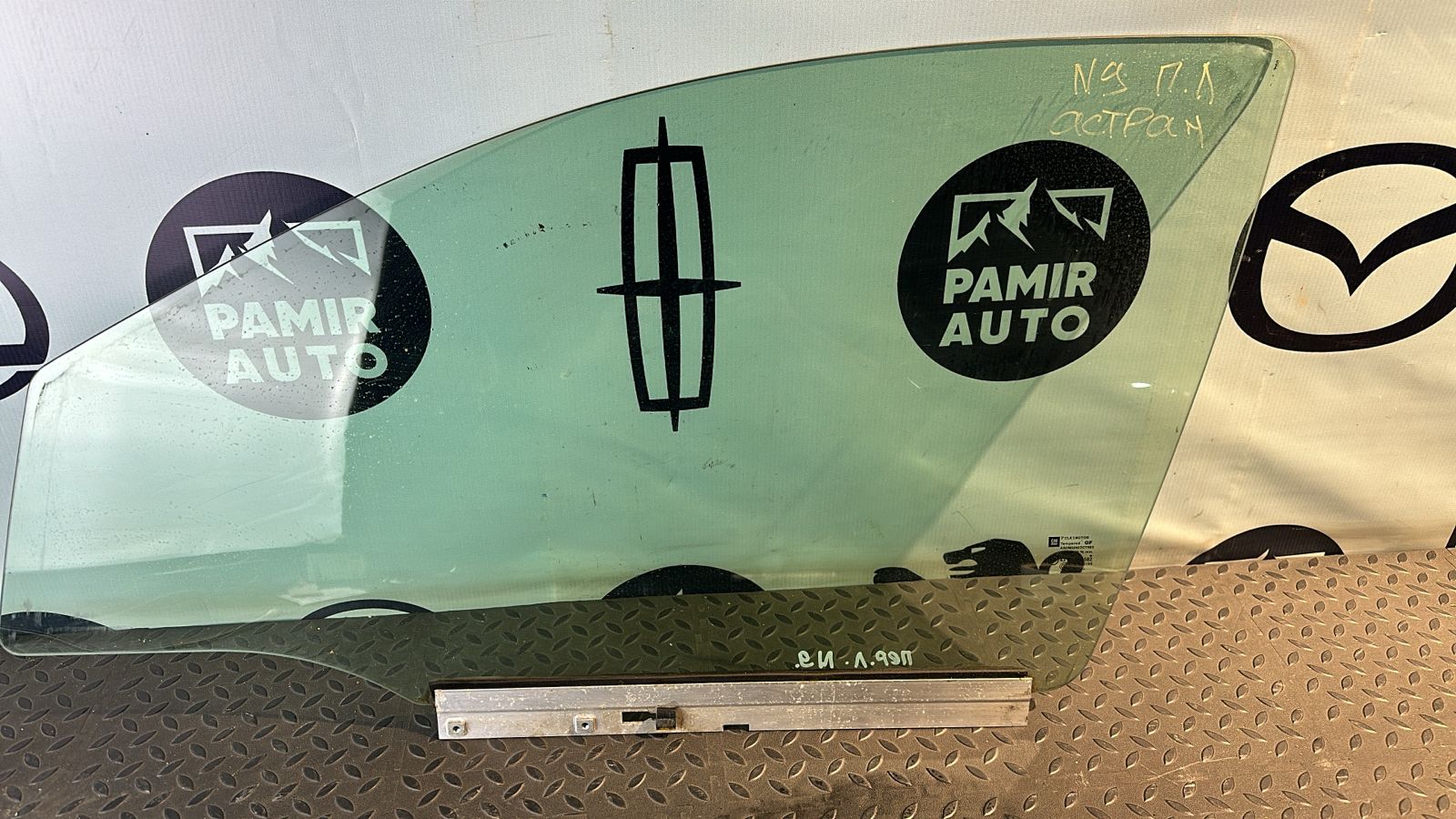 Стекло двери переднее левое Opel Astra/H 2004-2014