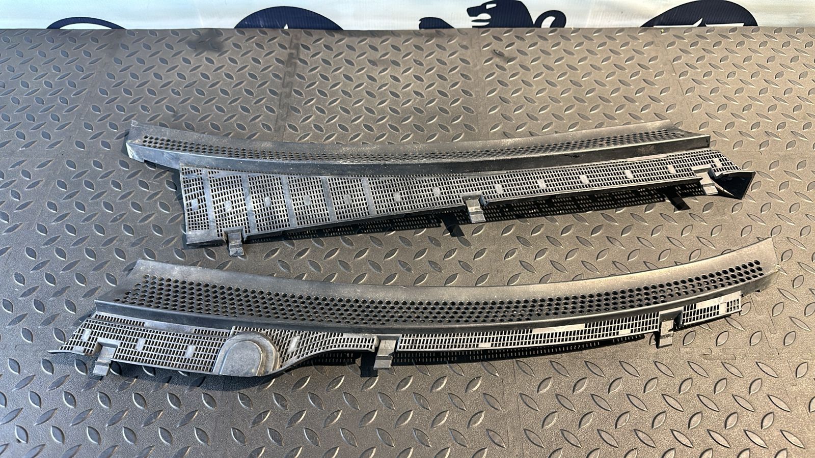 Решетка под лобовое стекло (Жабо) Mercedes C/W202 1993-2001