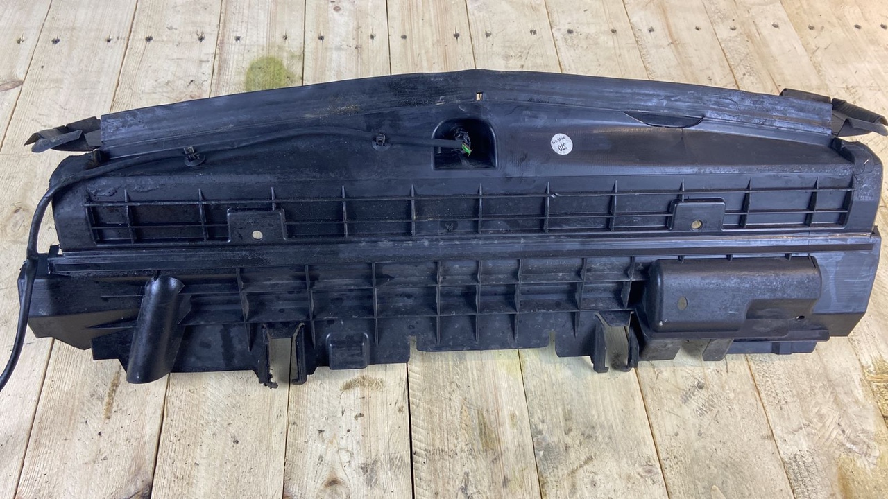 Воздуховод радиатора нижний C/W204 2006-2015