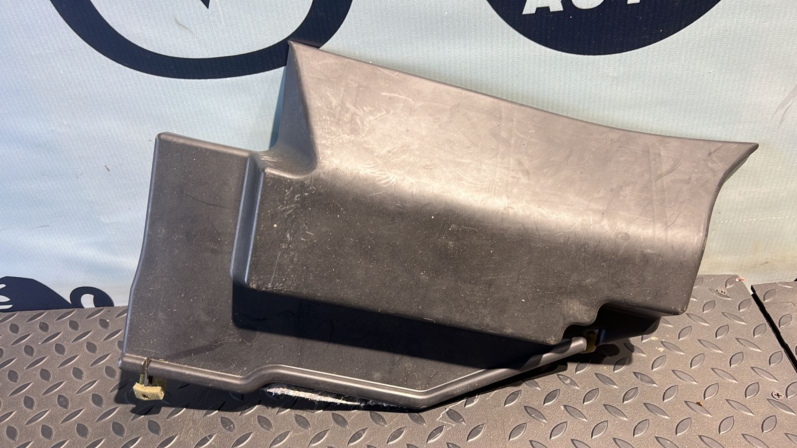 Накладка на торпедо правая Toyota Avensis/2 2003-2009