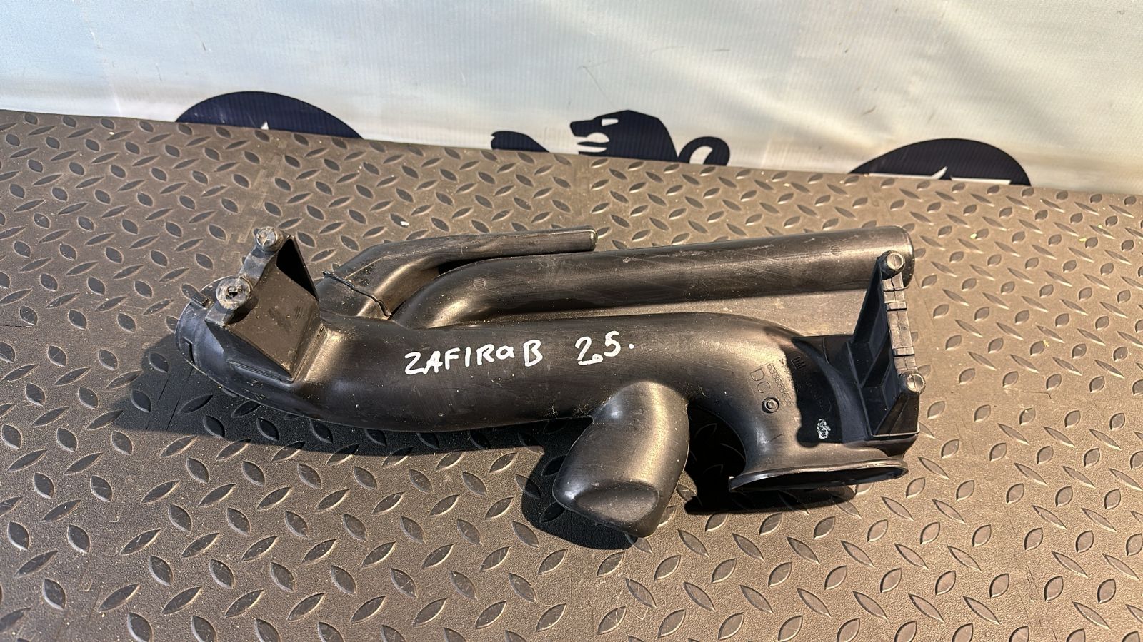 Резонатор воздушного фильтра Opel Zafira/B 2005-2014