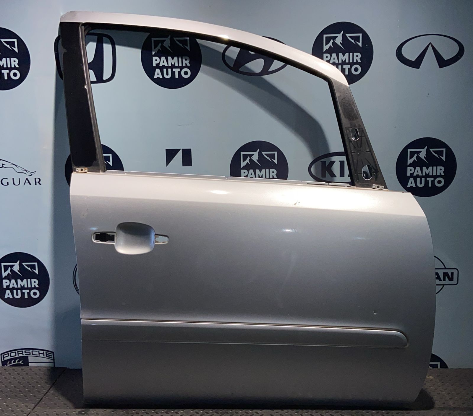 Дверь передняя правая Opel Zafira/B 2005-2014