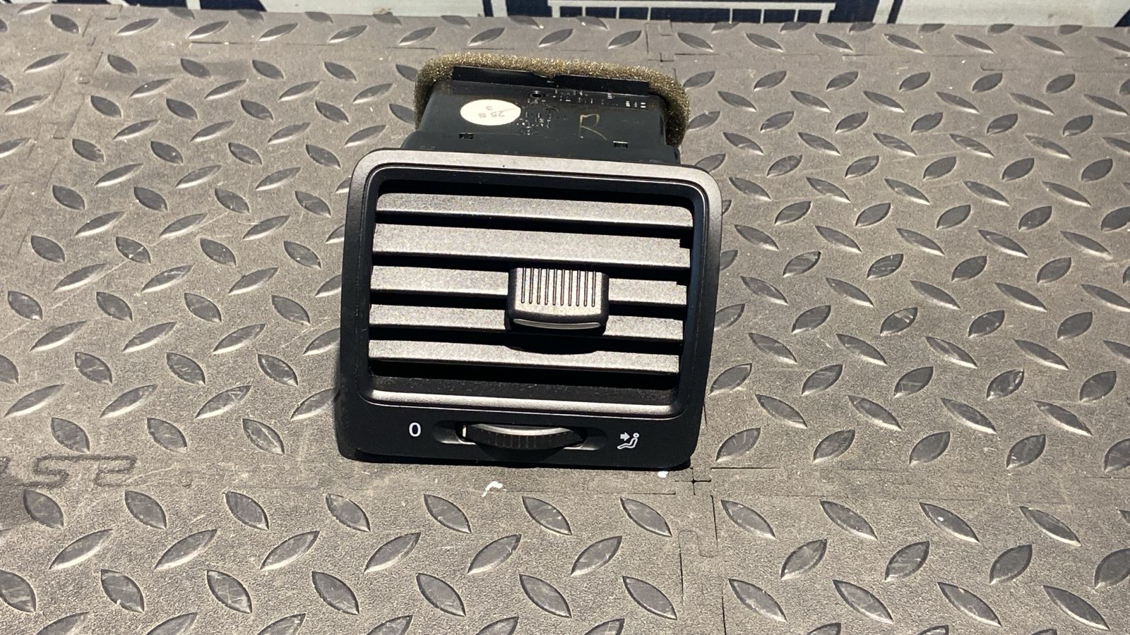 Дефлектор воздушный правый Volkswagen Golf/5 2003-2009