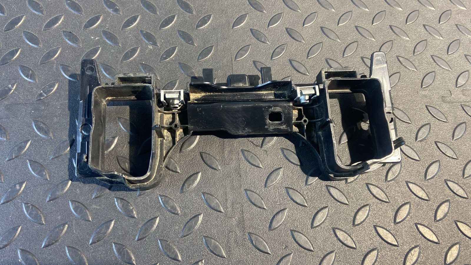 Кронштейн торпедо Mercedes E/W211 2002-2009