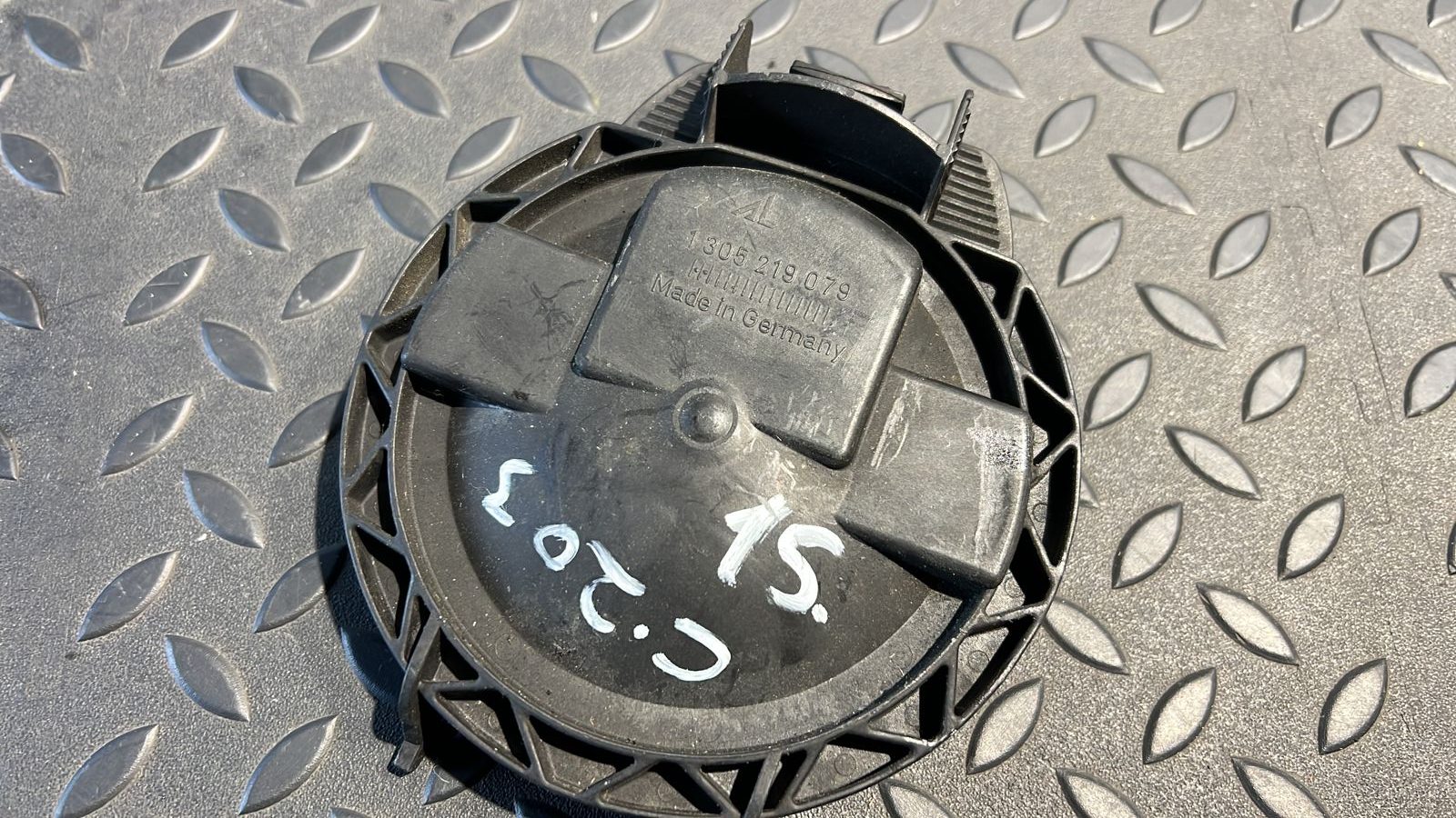 Крышка фары Mercedes C/W203 2000-2008