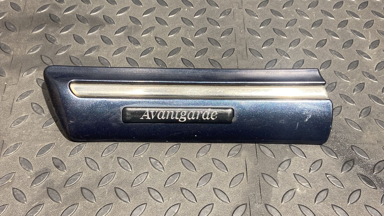 Молдинг крыла передний левый Mercedes E/W210 1995-2003