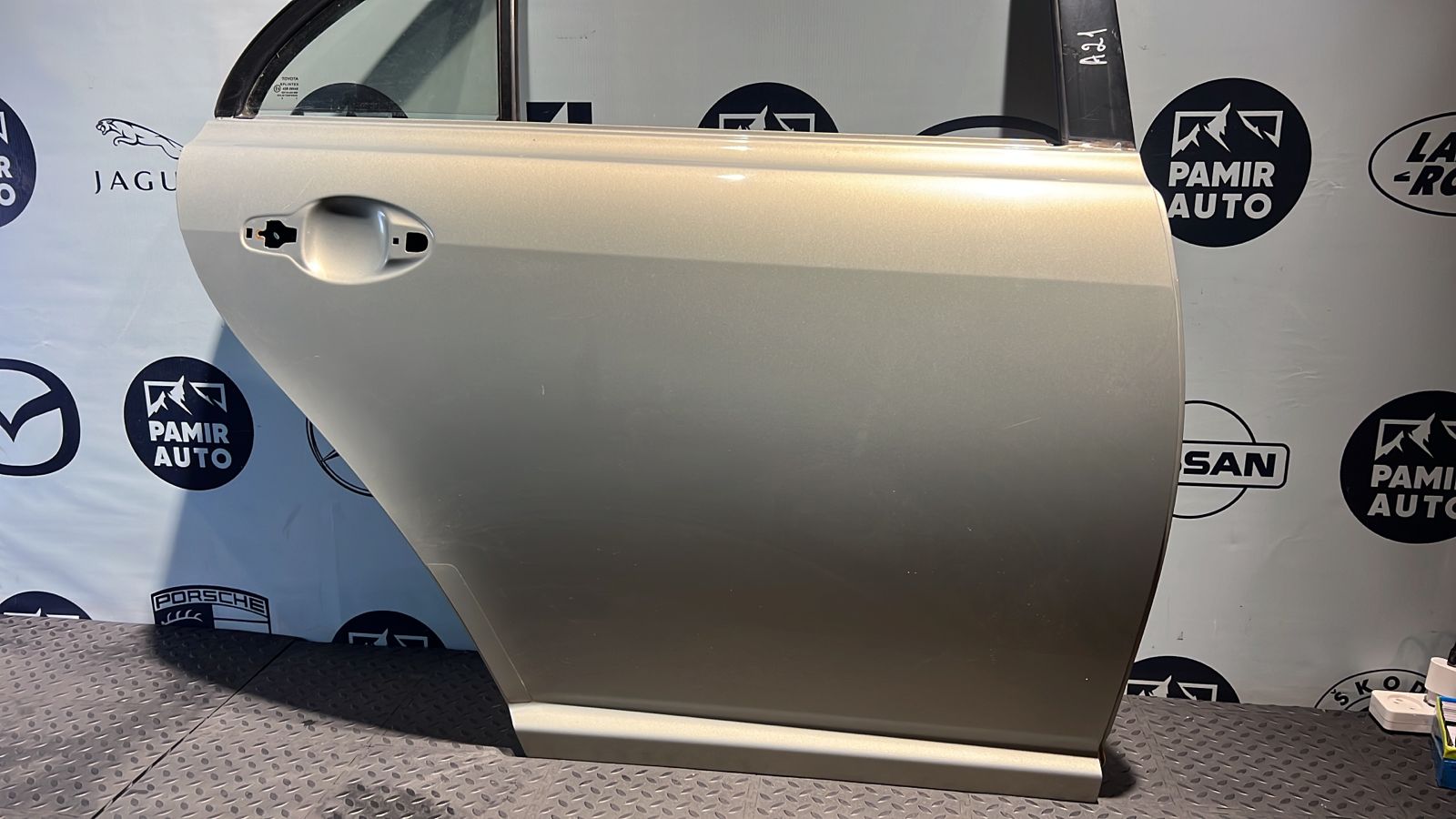 Дверь задняя правая Toyota Avensis/2 2003-2009