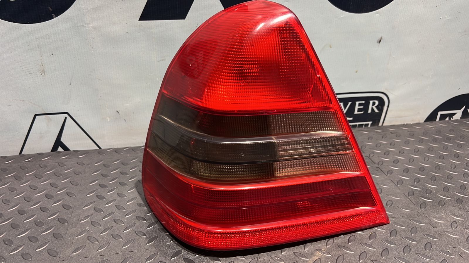 Фонарь задний левый Mercedes C/W202 1993-2001