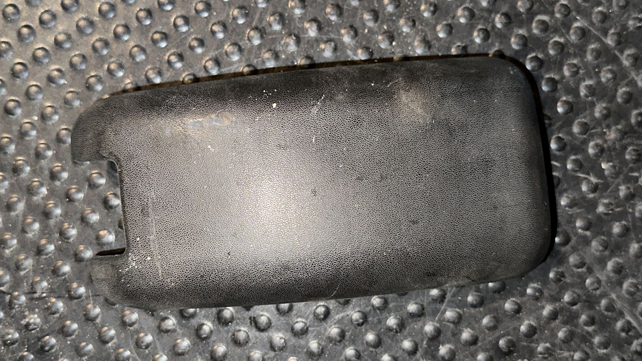 Накладка петли багажника правая Opel Movano/A 2003-2010