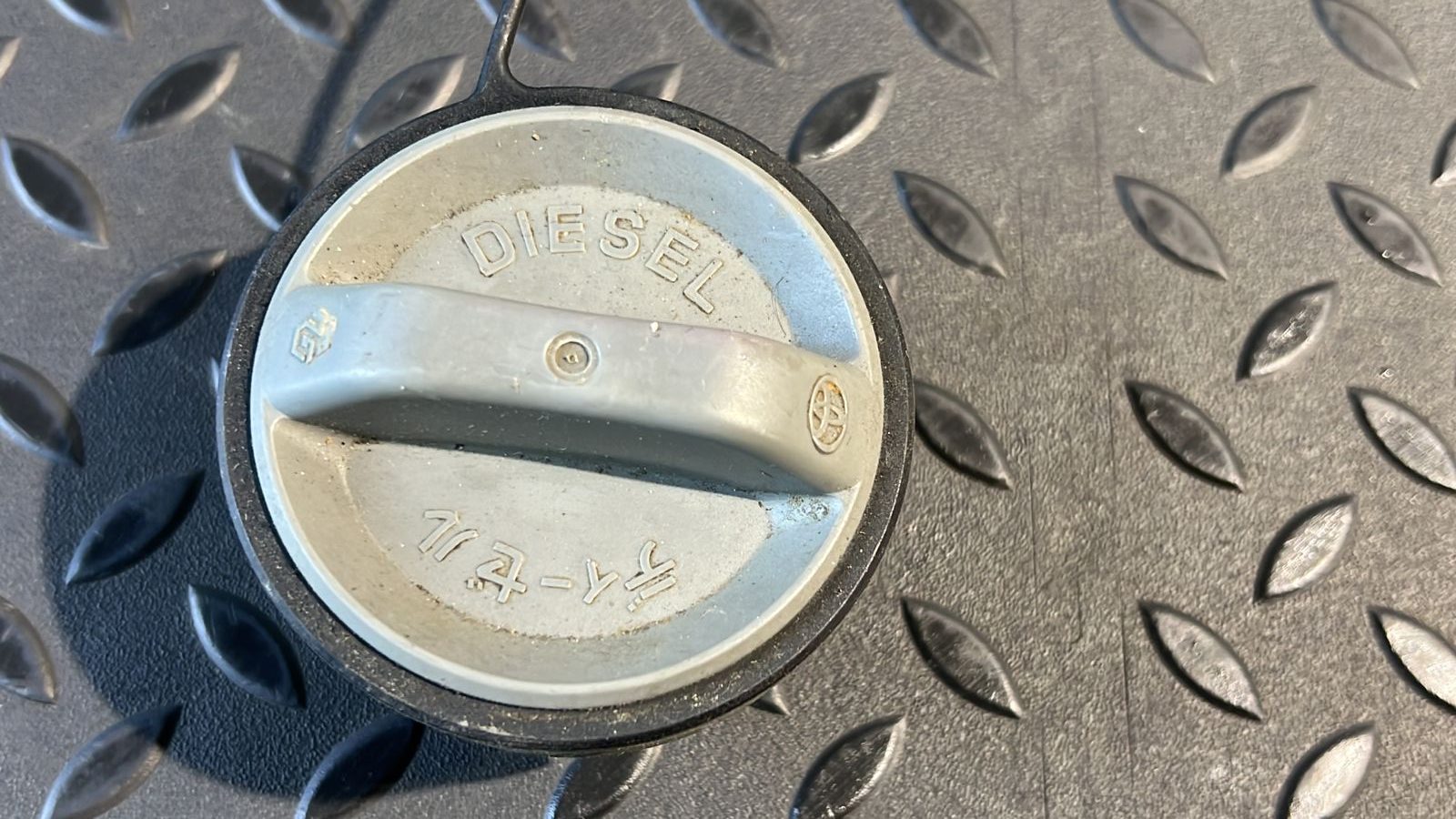 Крышка топливного бака Toyota Avensis/2 2003-2009