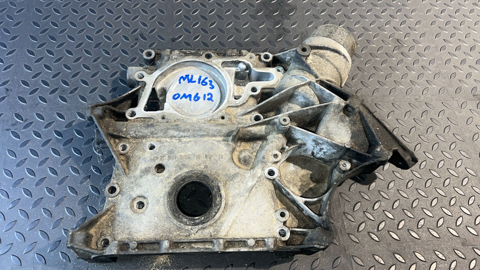 Крышка двигателя Mercedes M/W163 1997-2005