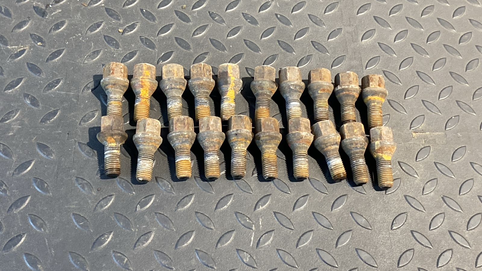 Болт колесный Opel Zafira/B 2005-2014