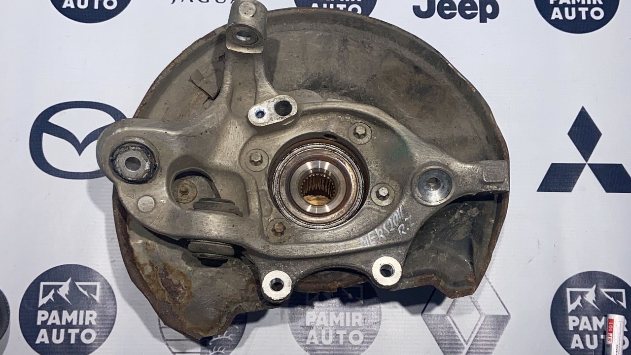 Кулак поворотный задний правый Mercedes C/W204 2006-2015