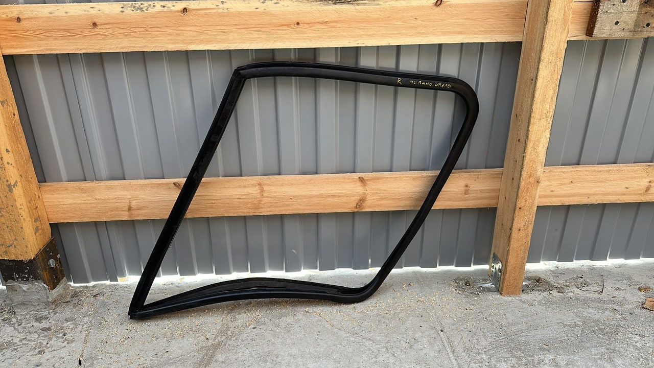 Уплотнитель двери передний правый Opel Movano/A 2003-2010