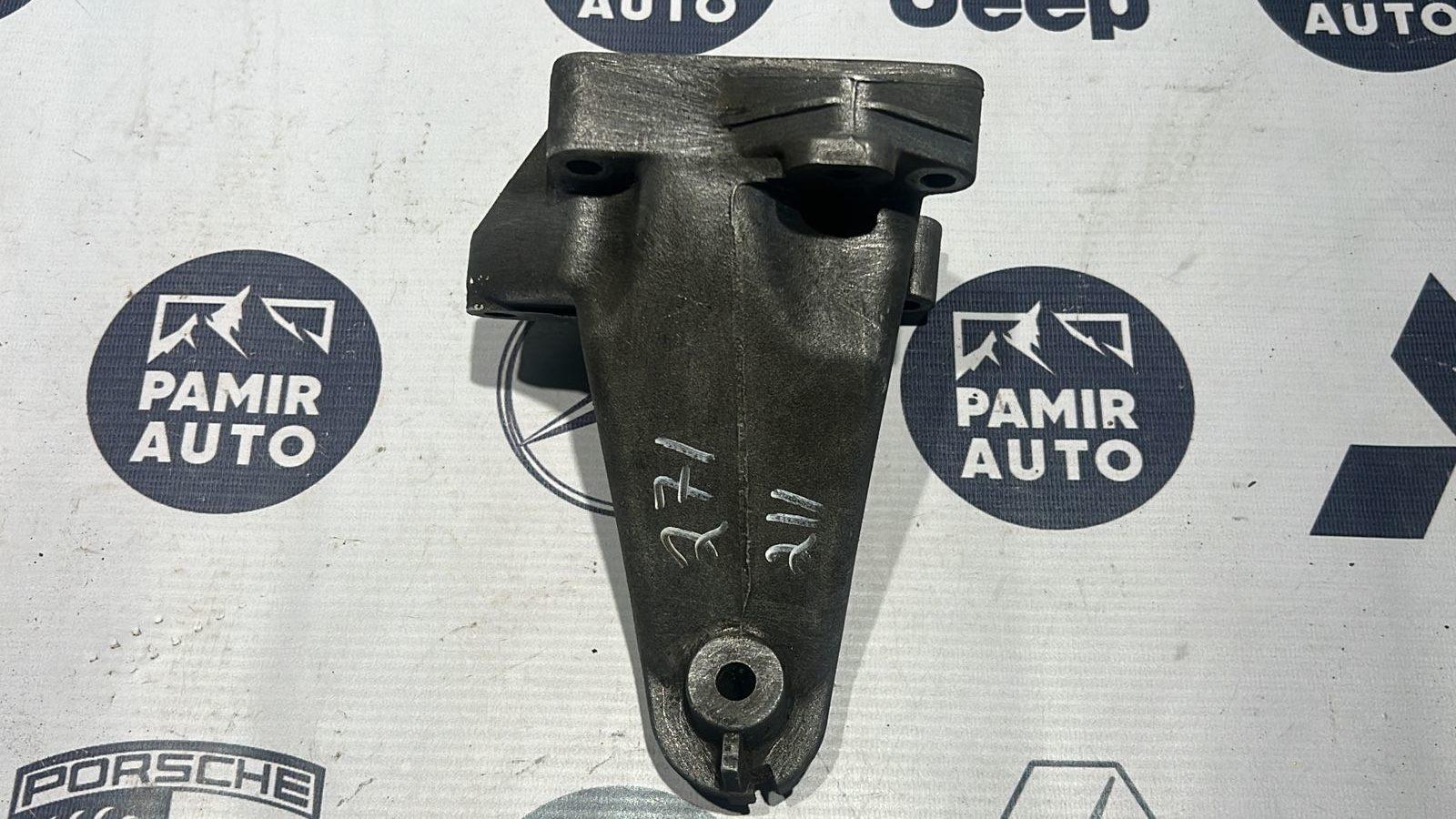 Кронштейн двигателя Mercedes E/W211 2002-2009