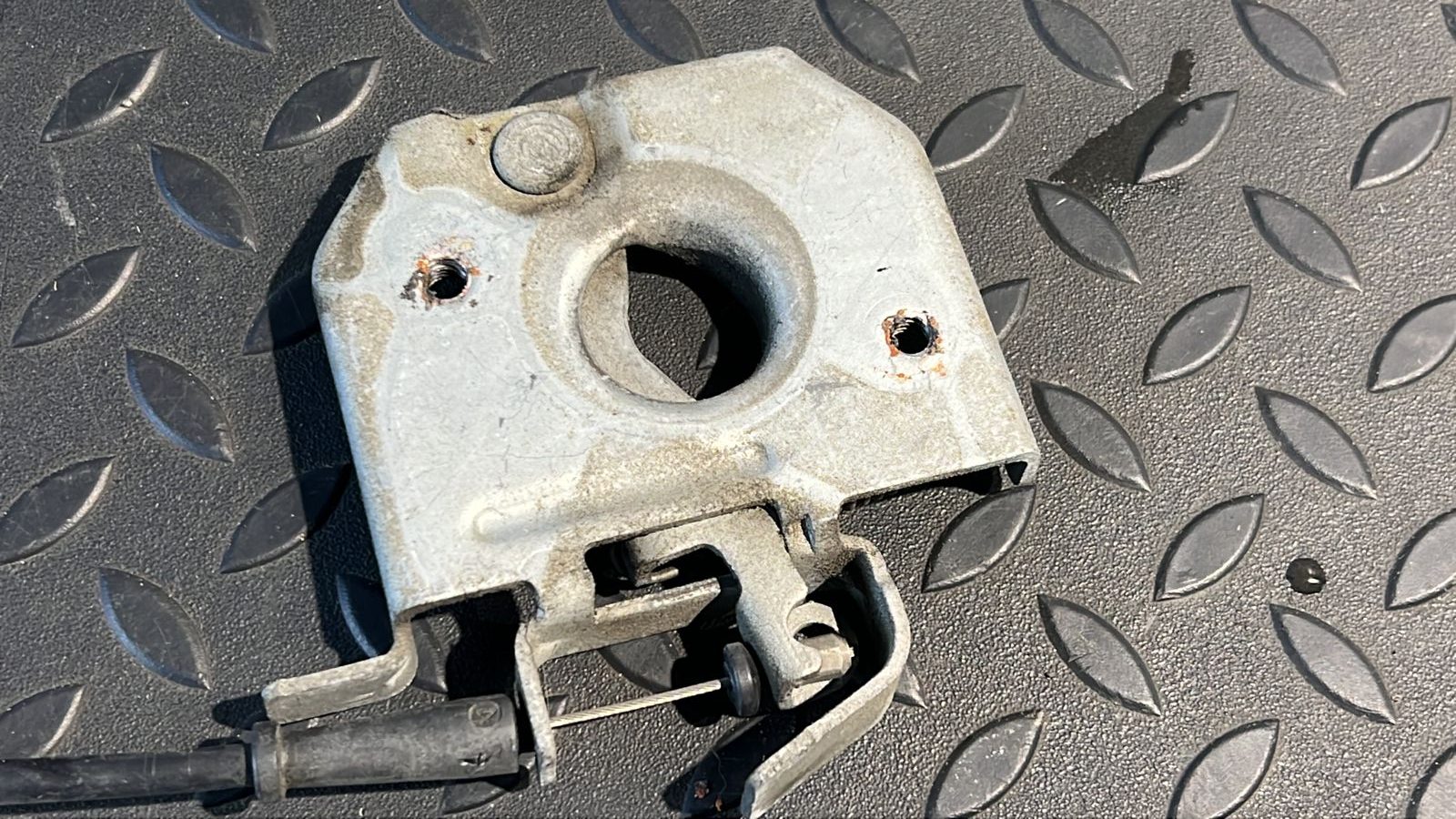 Замок капота Renault Megane/2 2002-2009