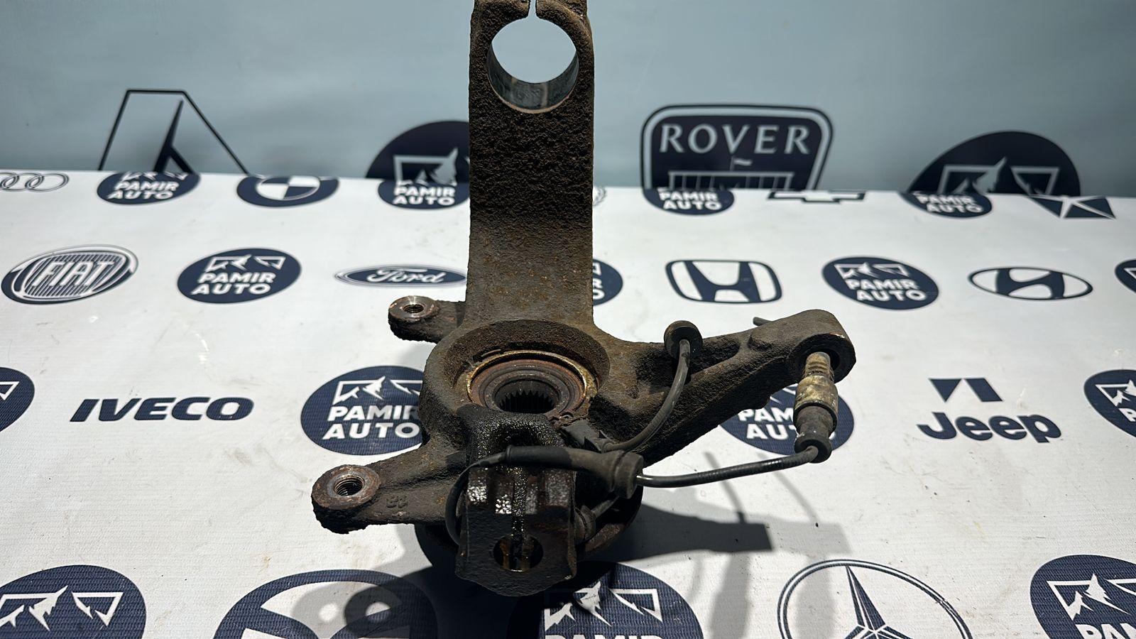 Кулак поворотный передний правый Renault Scenic/2 2003-2009