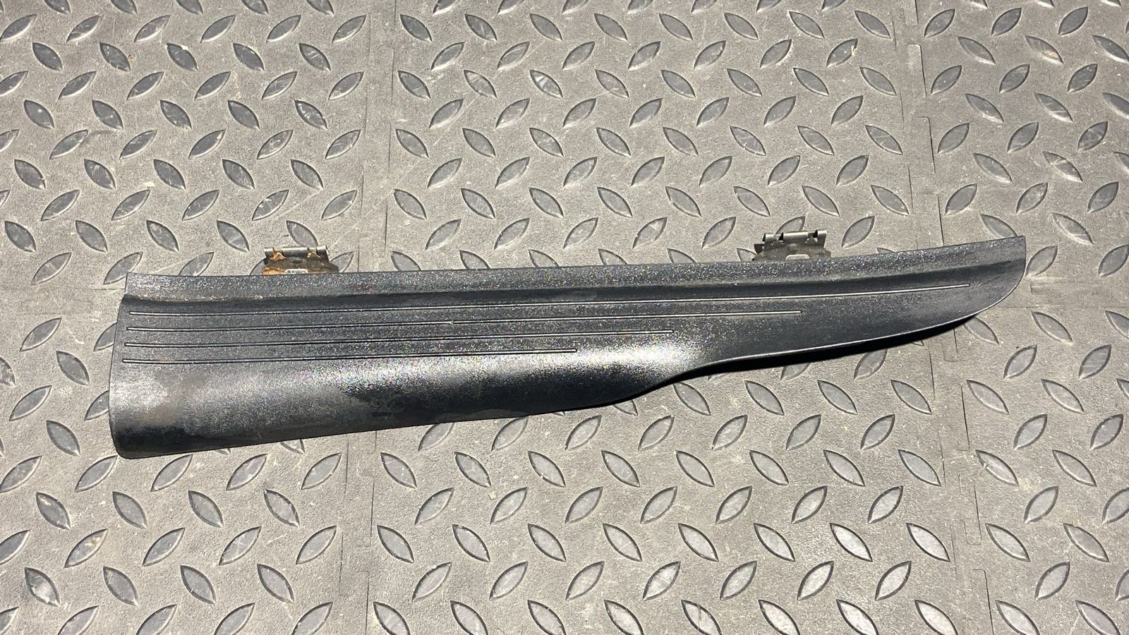 Накладка порога задняя правая Mercedes E/W211 2002-2009