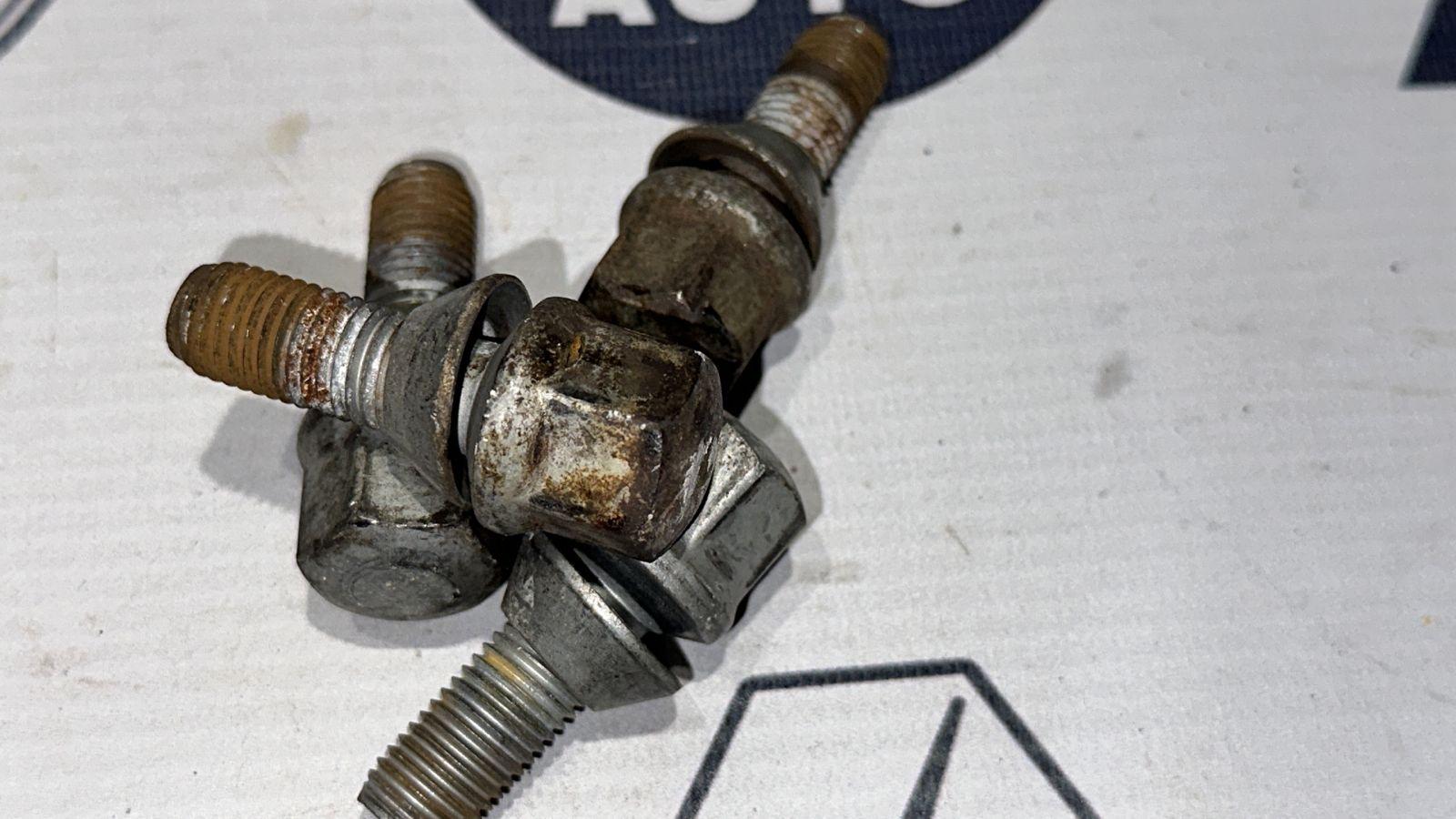 Болт колесный Renault Scenic/2 2003-2009