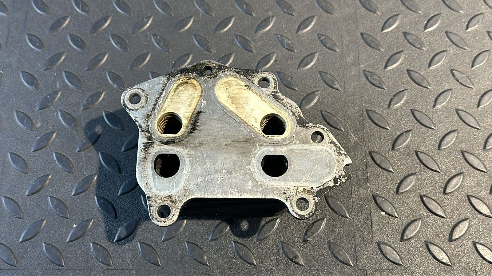 Радиатор масляный (Теплообменник) Ford Focus/2 2004-2011