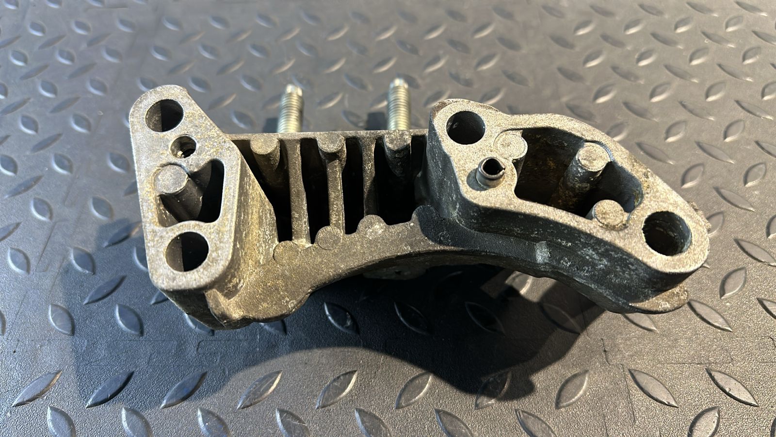 Кронштейн двигателя Ford Focus/2 2004-2011