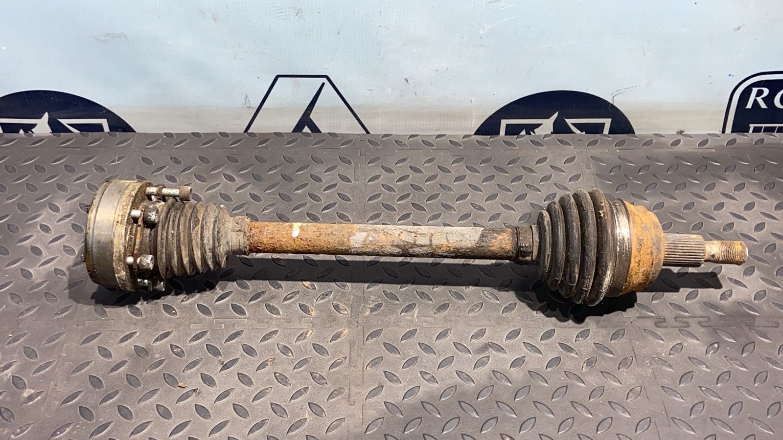 Полуось передняя левая Volkswagen Golf/4 1997-2006