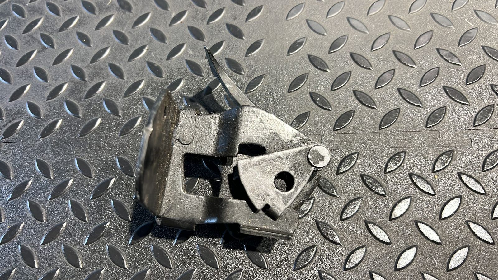 Замок капота Mercedes C/W203 2000-2008