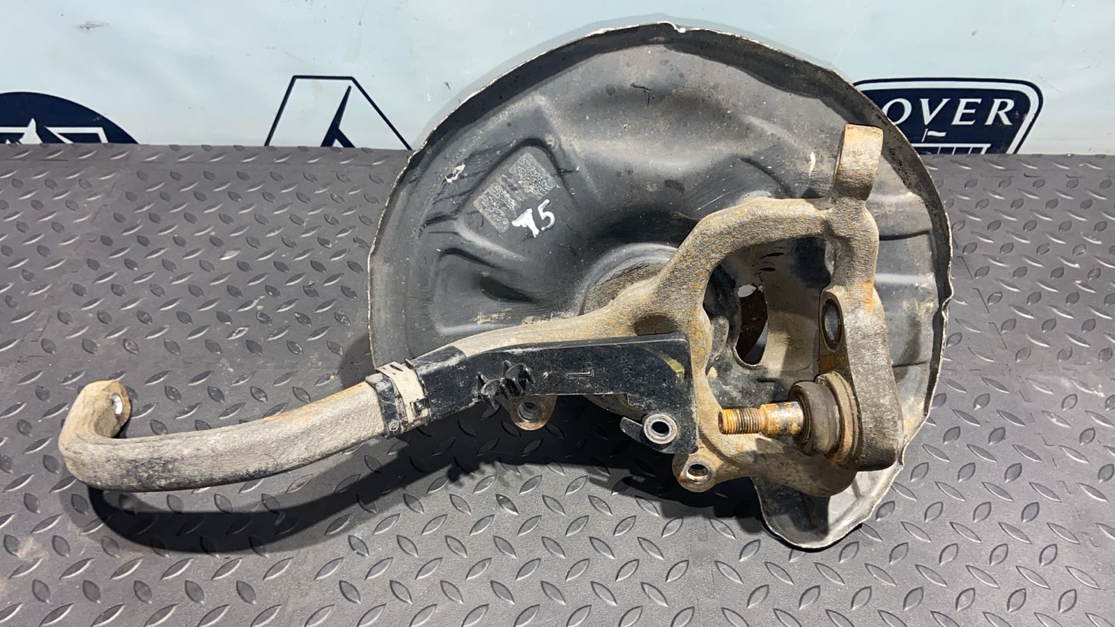 Кулак поворотный передний левый Mercedes E/W211 2002-2009