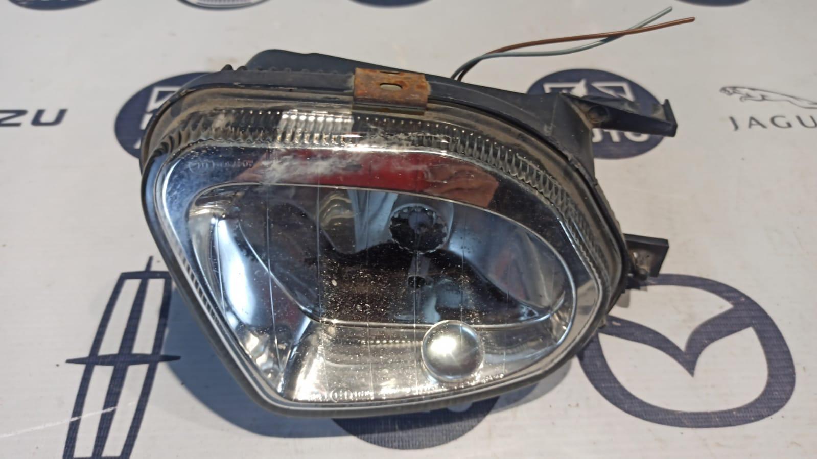 Фара противотуманная правая Mercedes E/W211 2002-2009