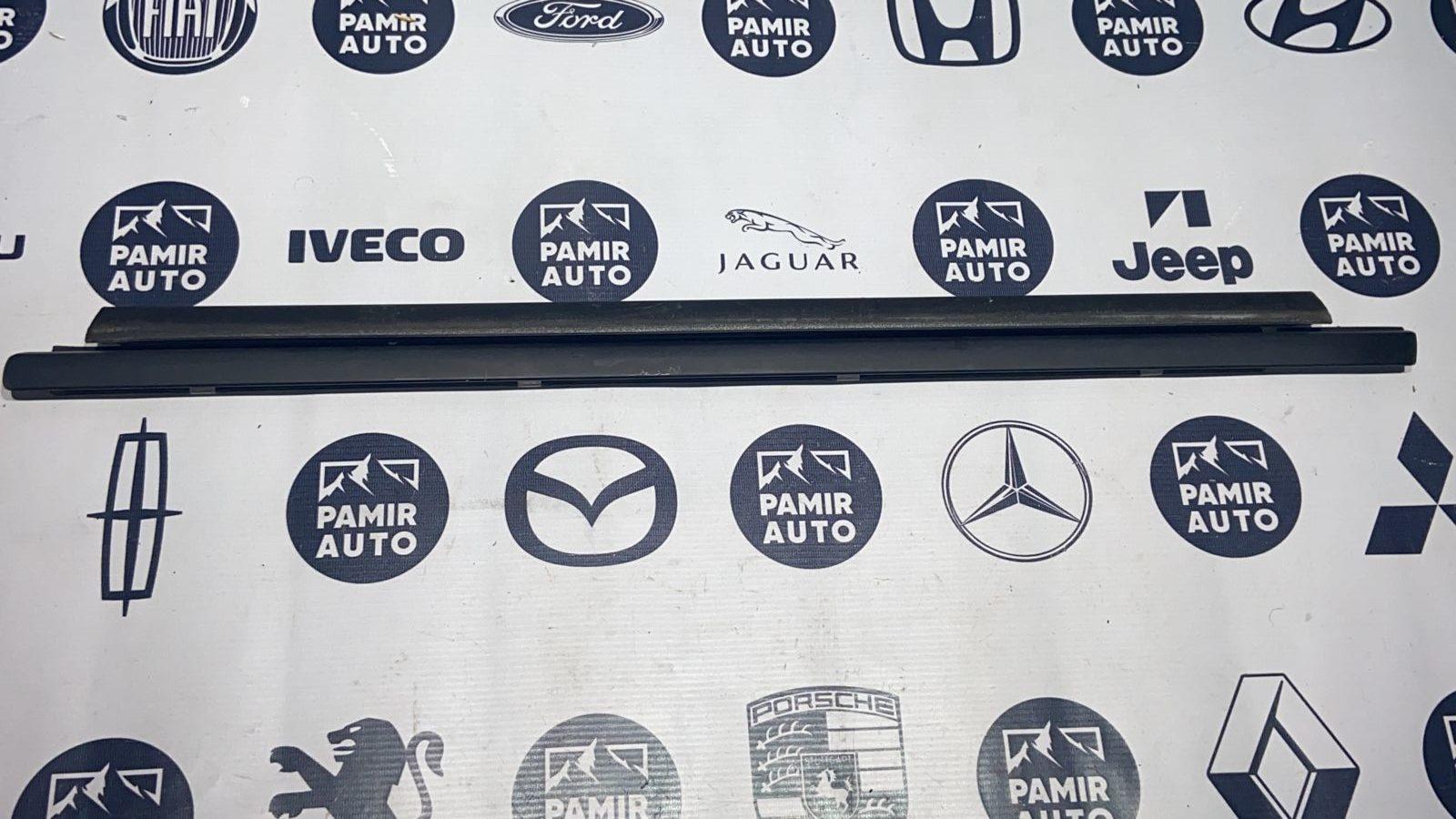 Уплотнитель двери передний левый Mercedes C/W203 2000-2008