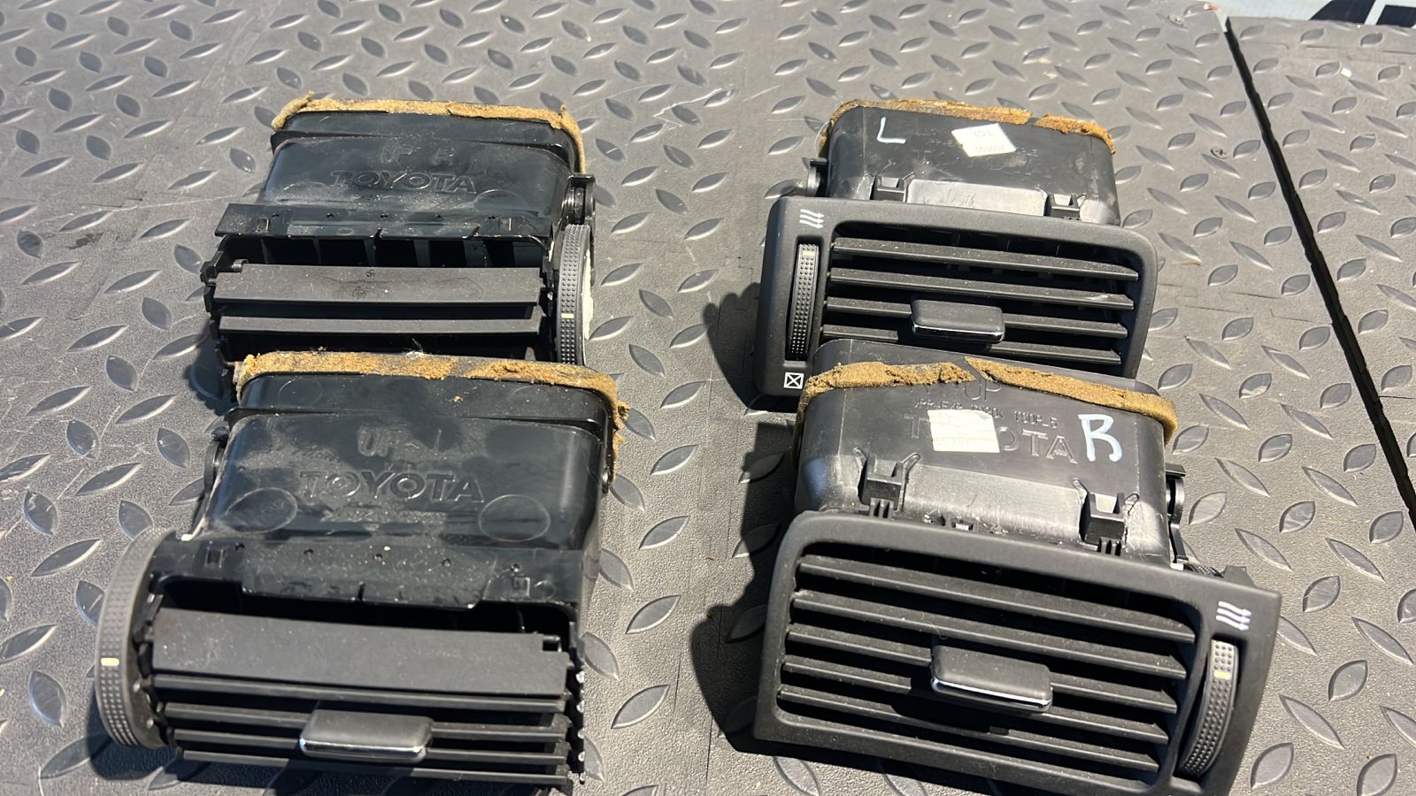 Дефлектор воздушный Toyota Avensis/2 2003-2009