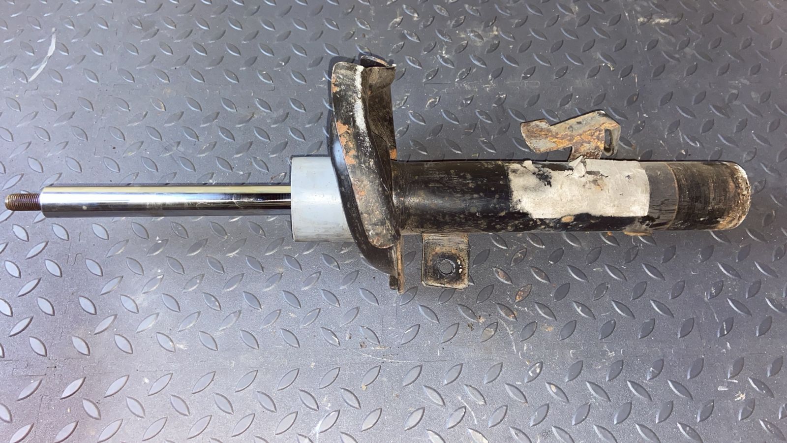 Амортизатор передний правый Ford Focus/2 2004-2011